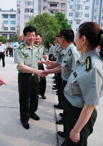 荆州市委常委,荆州军分区司令员罗文祥一行在恩施军分区副政委陈尧海