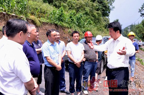 抢进度 抓质量 全力做好易地扶贫搬迁工作