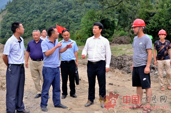 抢进度 抓质量 全力做好易地扶贫搬迁工作